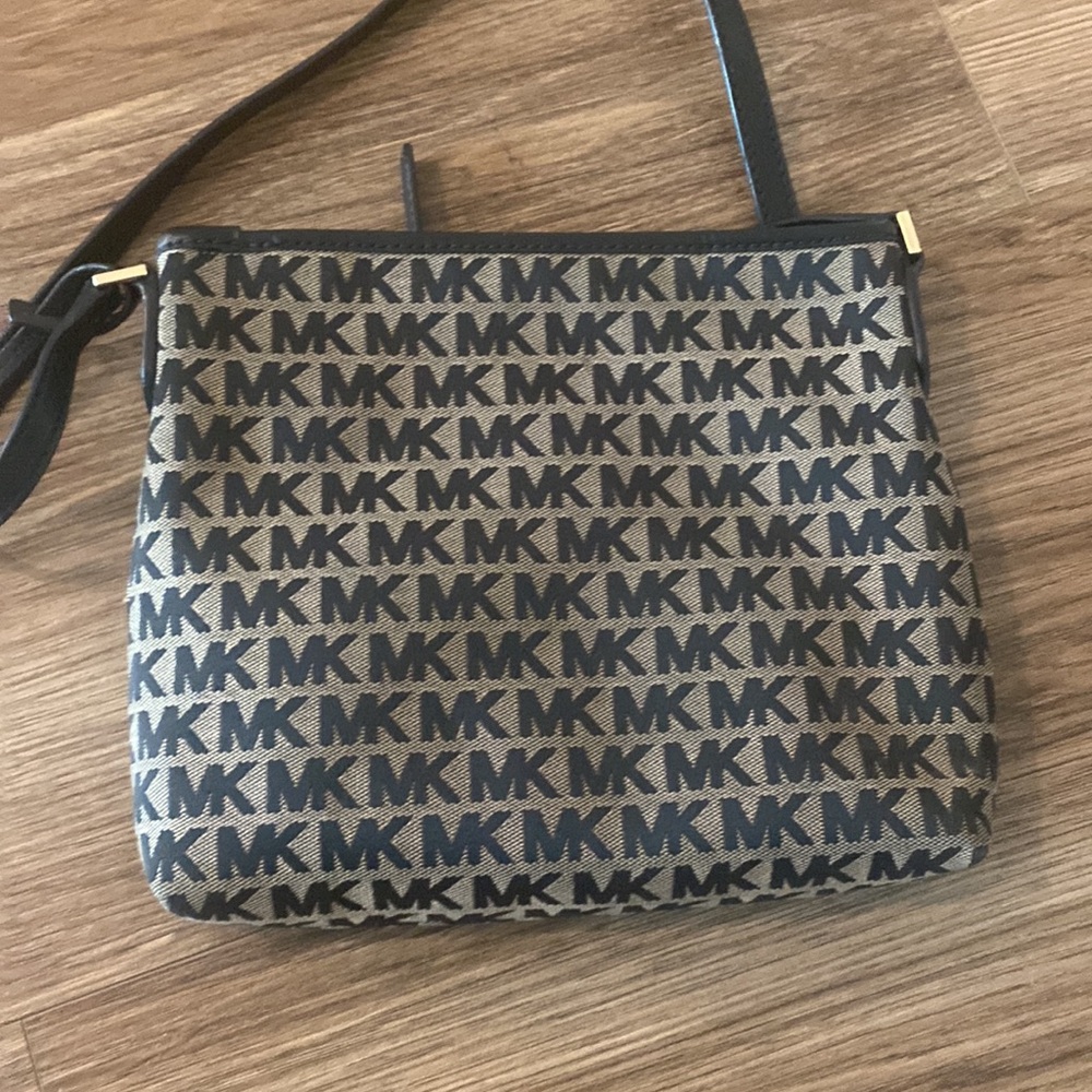 Michael Kors Bedford Small North South Crossbody beige/black signature jacquard. - Picture 4 of 10